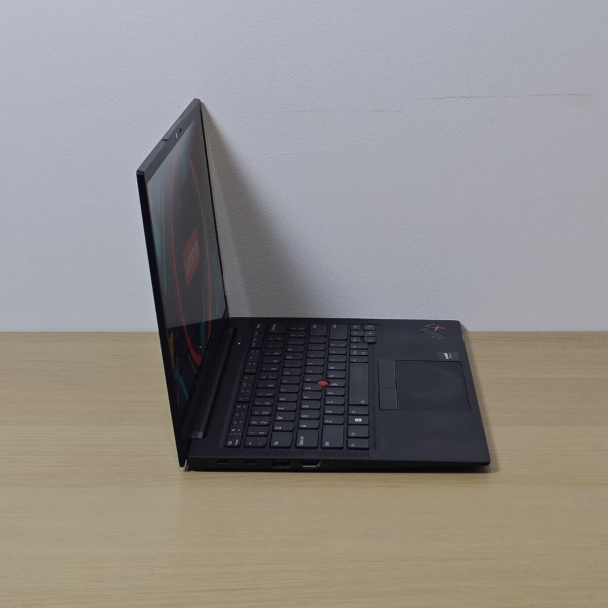Lenovo Thinkpad X1 Carbon Gen 10 Samping Kanan Lenovo Thinkpad X1 Carbon Gen 10 Samping Kanan Butik Laptop