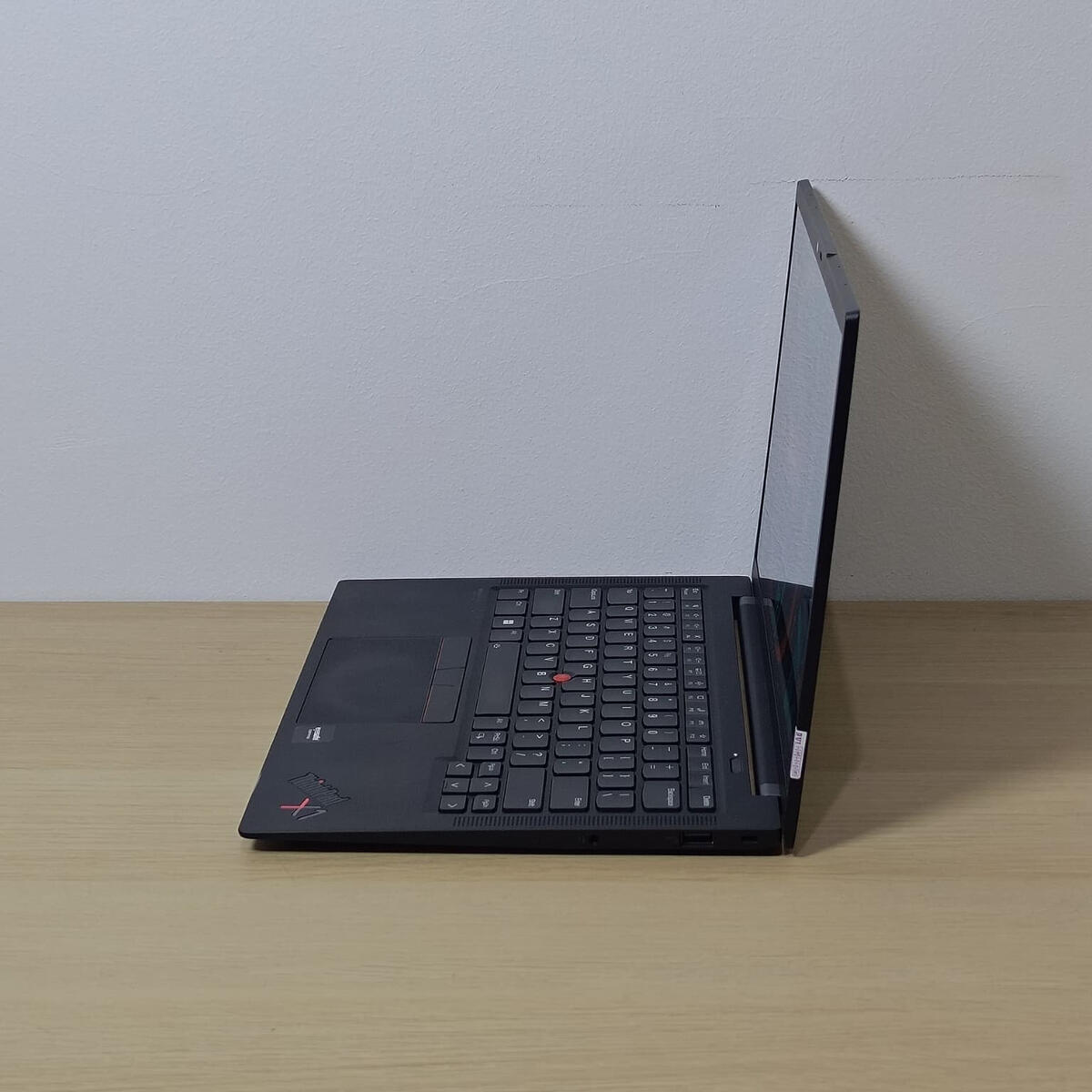 Lenovo Thinkpad X1 Carbon Gen 10 Samping Kiri Lenovo Thinkpad X1 Carbon Gen 10 Samping Kiri Butik Laptop